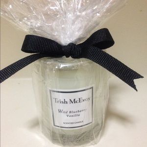 Trust McEvoy Wild blueberry vanilla Candle