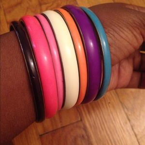 Multicolored hard bangle resin set