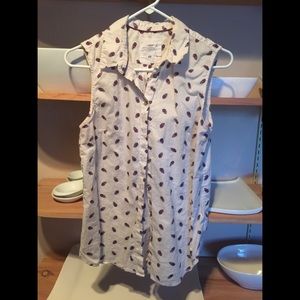 sleeveless blouse with feather designs
