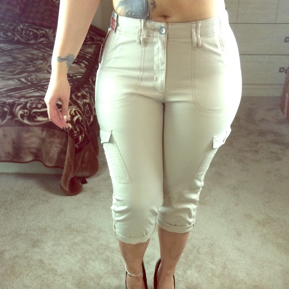 Lee Pants - Khaki Lee Capri Pants