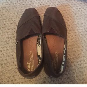 Toms brown 7.5