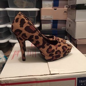 Leopard Print Pointy Toe Heels