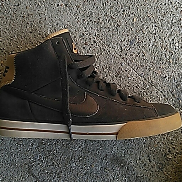 Nike's - Picture 2 of 4