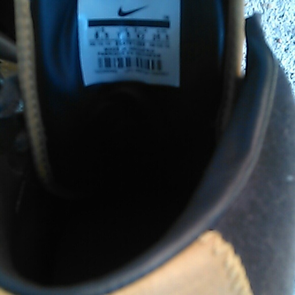 Nike's - Picture 4 of 4