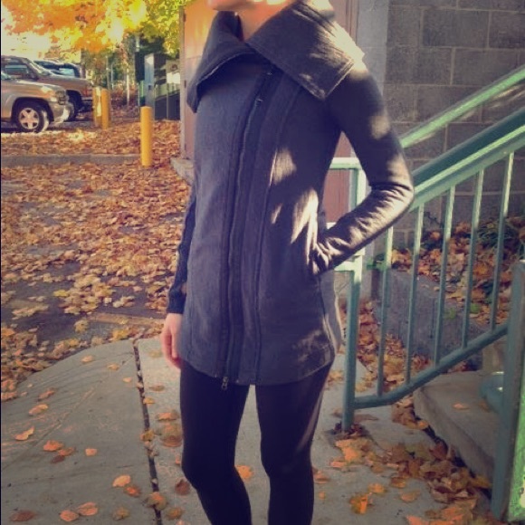 Lululemon virasana wrap jacket