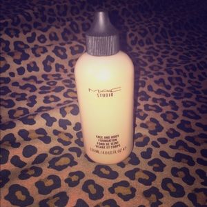 MAC Face and Body Foundation 120ml