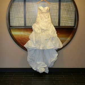 Ivory wedding dress