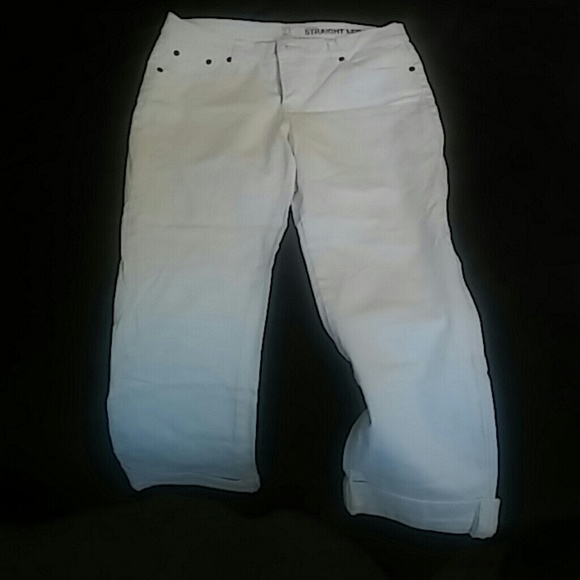 Nwot white low rise straight leg capris