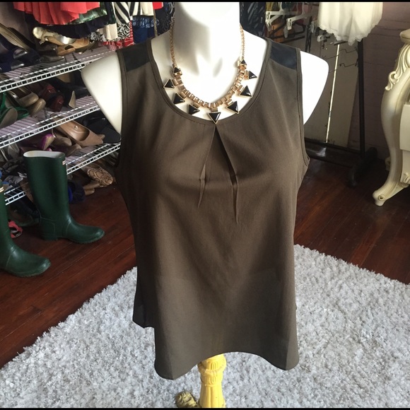 NWT Lumiere Olive Green Split Back Top Size Large