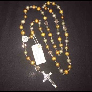 Tinted pearls rosary