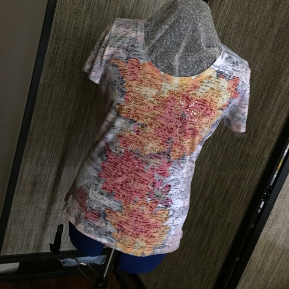 Cute t-shirt with rhinestone/stud detail - Picture 1 of 1