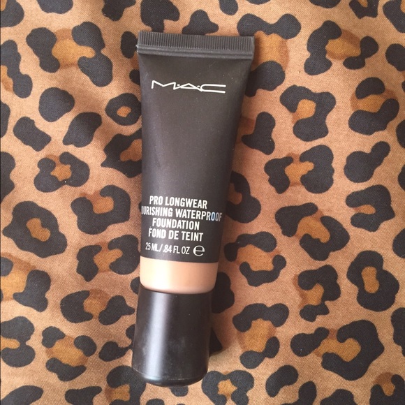 MAC Pro Longwear Foundation