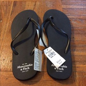 Black A&F flip flops !
