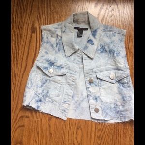 Acid wash distressed cropped light wash denim vest