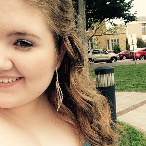 Meet your Posher, Emma - Picture 3 of 4