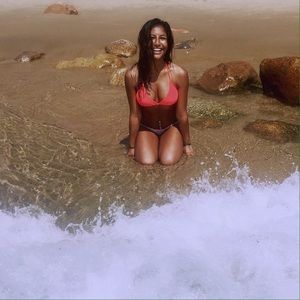 Meet your Posher, Iha