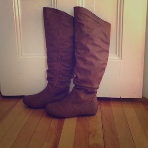 Knee high size 8 boots from Wet Seal!