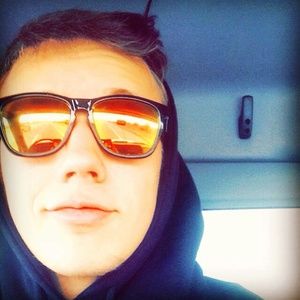 Meet your Posher, Dakota