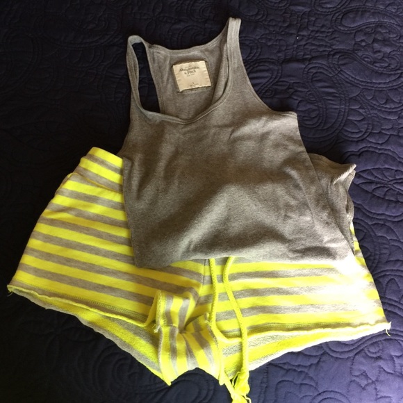 Gray and yellow short set