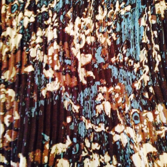 Beautiful blouse - Picture 2 of 2