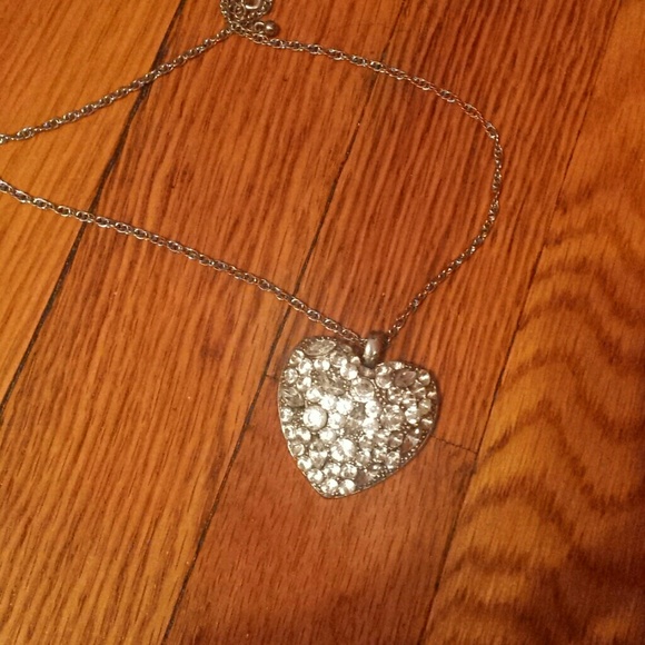 Jeweled heart necklace ❤