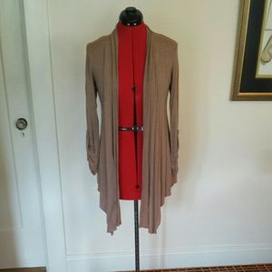 Light summer sweater with rolled up sleeves