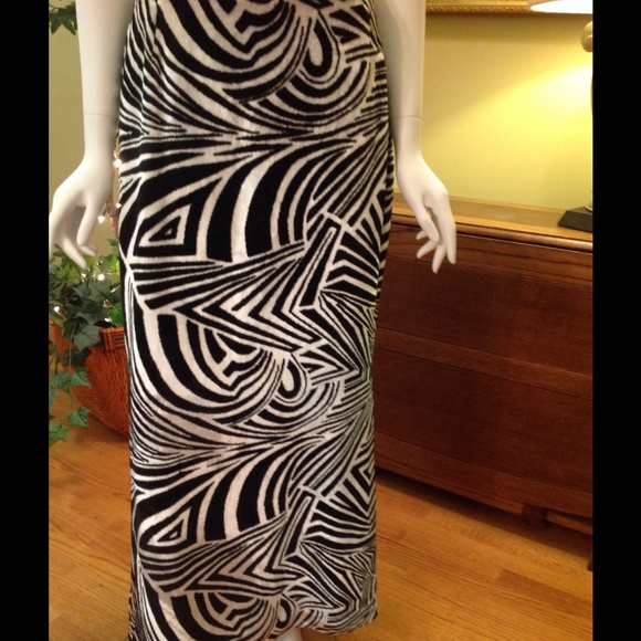 New Escada  black & white long skirt