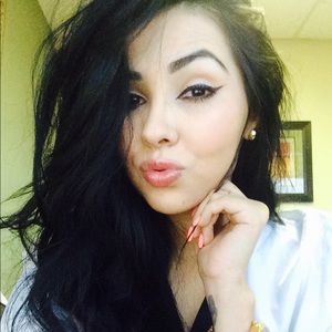 Meet your Posher, Crystal