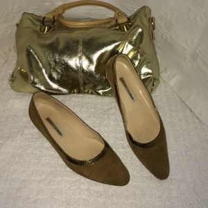 Manolo Blahnik (9B) tan suede/brozy-gold trim