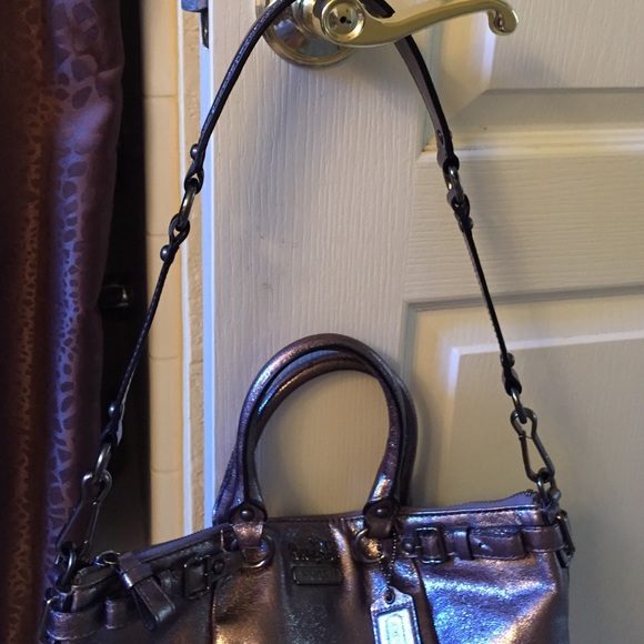 Not For sale Shoulder strap to Metallic Coach Bag - Picture 3 of 4