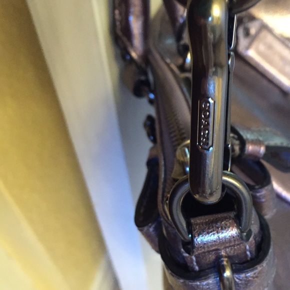 Not For sale Shoulder strap to Metallic Coach Bag - Picture 4 of 4
