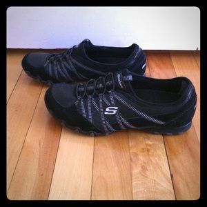 Black Sketchers size 8.5!