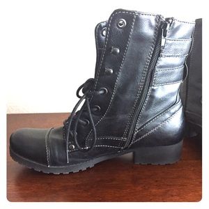 Guess lace-up combat boots in black