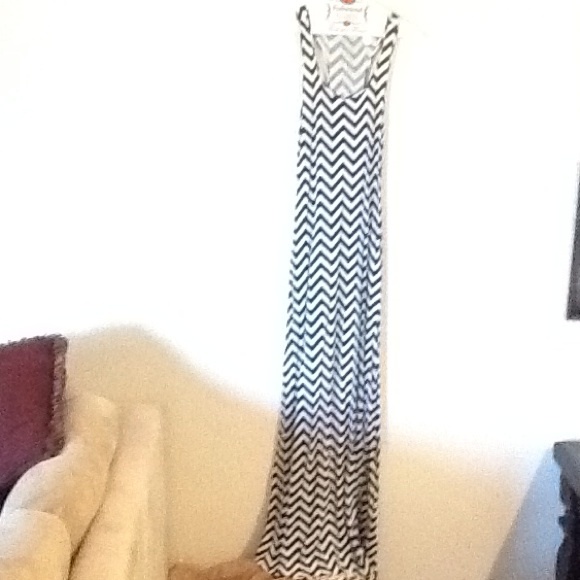 Cotton chevron maxi dress. Black and white