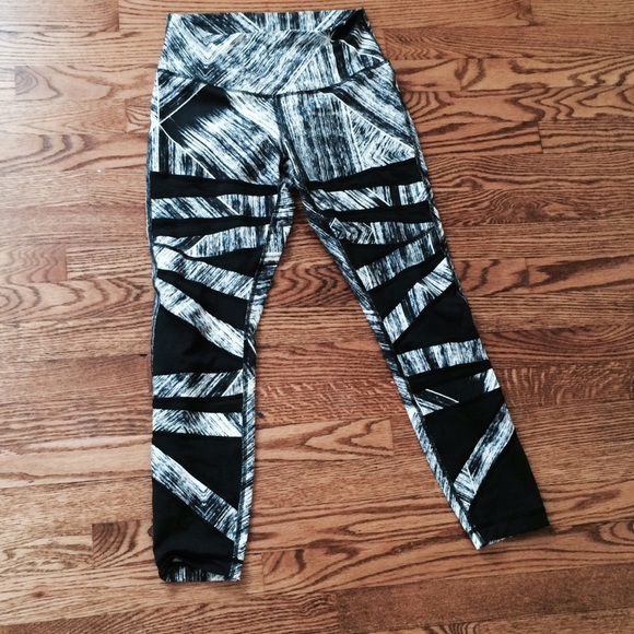 Lululemon High Times Pant great condition!!