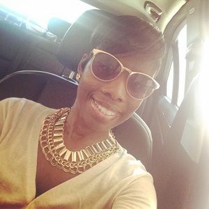 Meet your Posher, Nakia