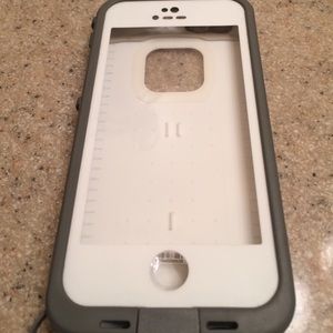 White iPhone 5s lifeproof
