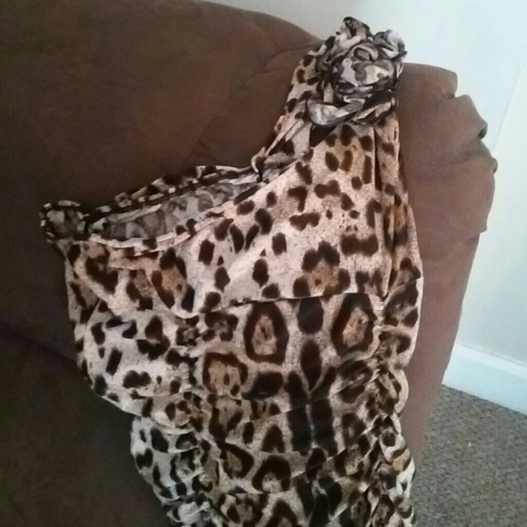 Over 1 shoulder leopard dress
