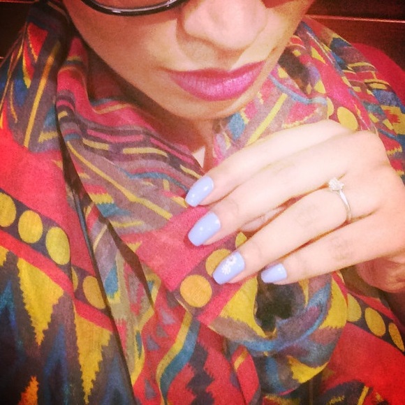 Colorful scarf with geometric pattern. - Picture 4 of 4