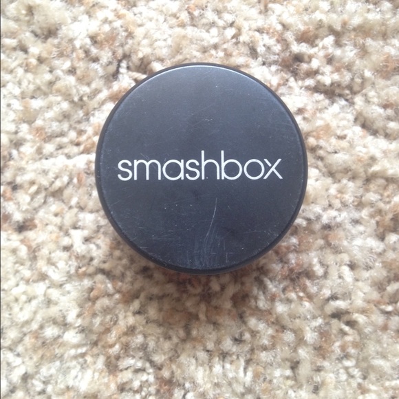 Smashbox halo powder in Light medium