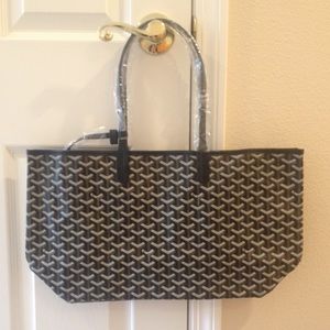 Black shopping tote