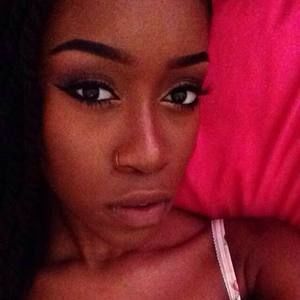 Meet your Posher, Tia