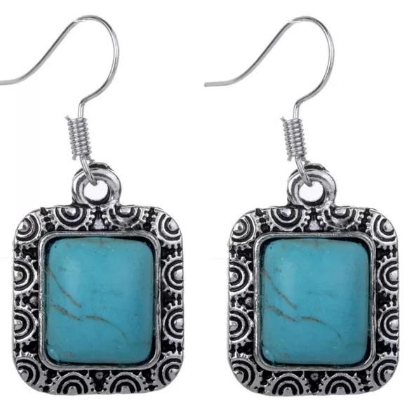 Jewelry - Really cute turquoise square earring