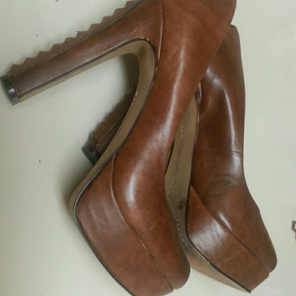 Sold on another site! Vince Camuto heels! - Picture 4 of 4