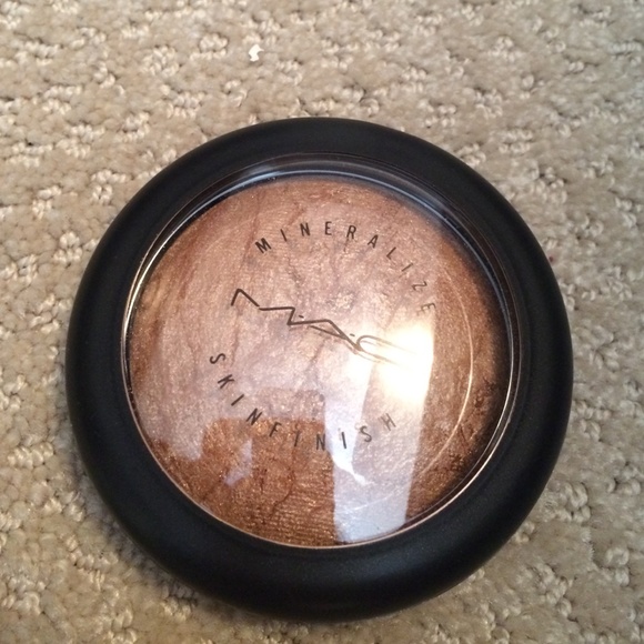 MAC Cosmetics Accessories - Authentic MaC Cosmetics Mineralize Skinfinish