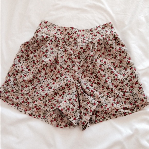 High waisted floral shorts!