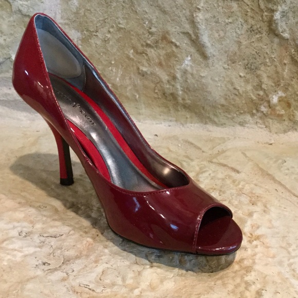 Red Ombré 3.5" Peep Toe Heels - Picture 3 of 4
