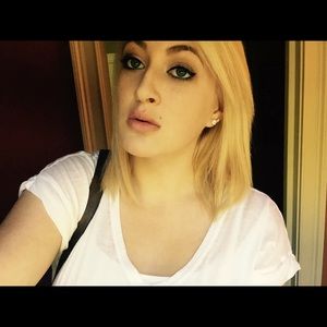 Meet your Posher, Olivia