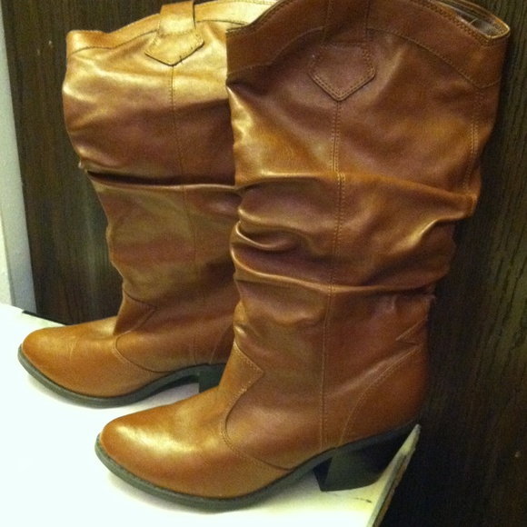 Women's high heeled cowgirl boots