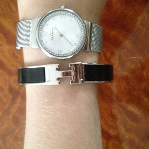 Clic-clac H band bracelet.